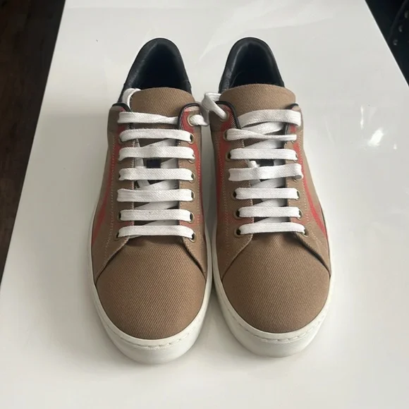 Burberry Lowtop Sneakers - Picture 2 of 8
